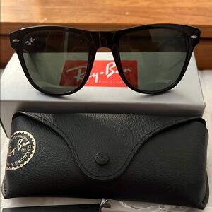 Ray-Ban Black Foldable Sunglasses with Case